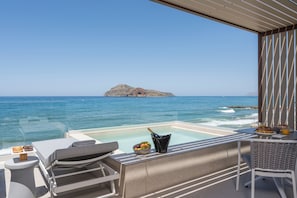 Beachcomber Suite - Beachfront with Private Pool | 阳台景观