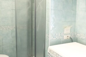 Dusche, Bidet, Handtücher