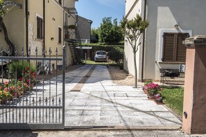 Property grounds - N011 - Numana, new two-room apartment with garden (Sirolo)
