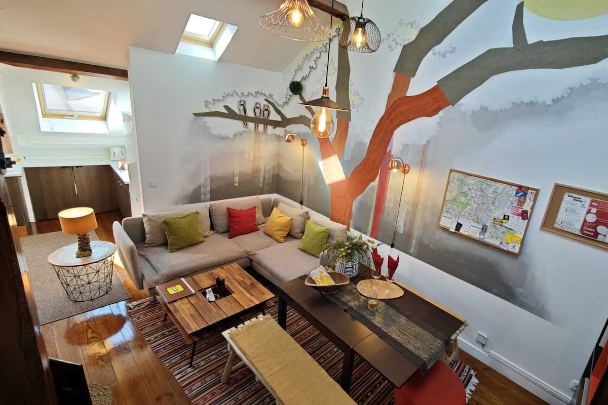 Deluxe Studio (Open - Space Studio 3/4) | Living area | 80-inch flat-screen TV with cable channels, TV