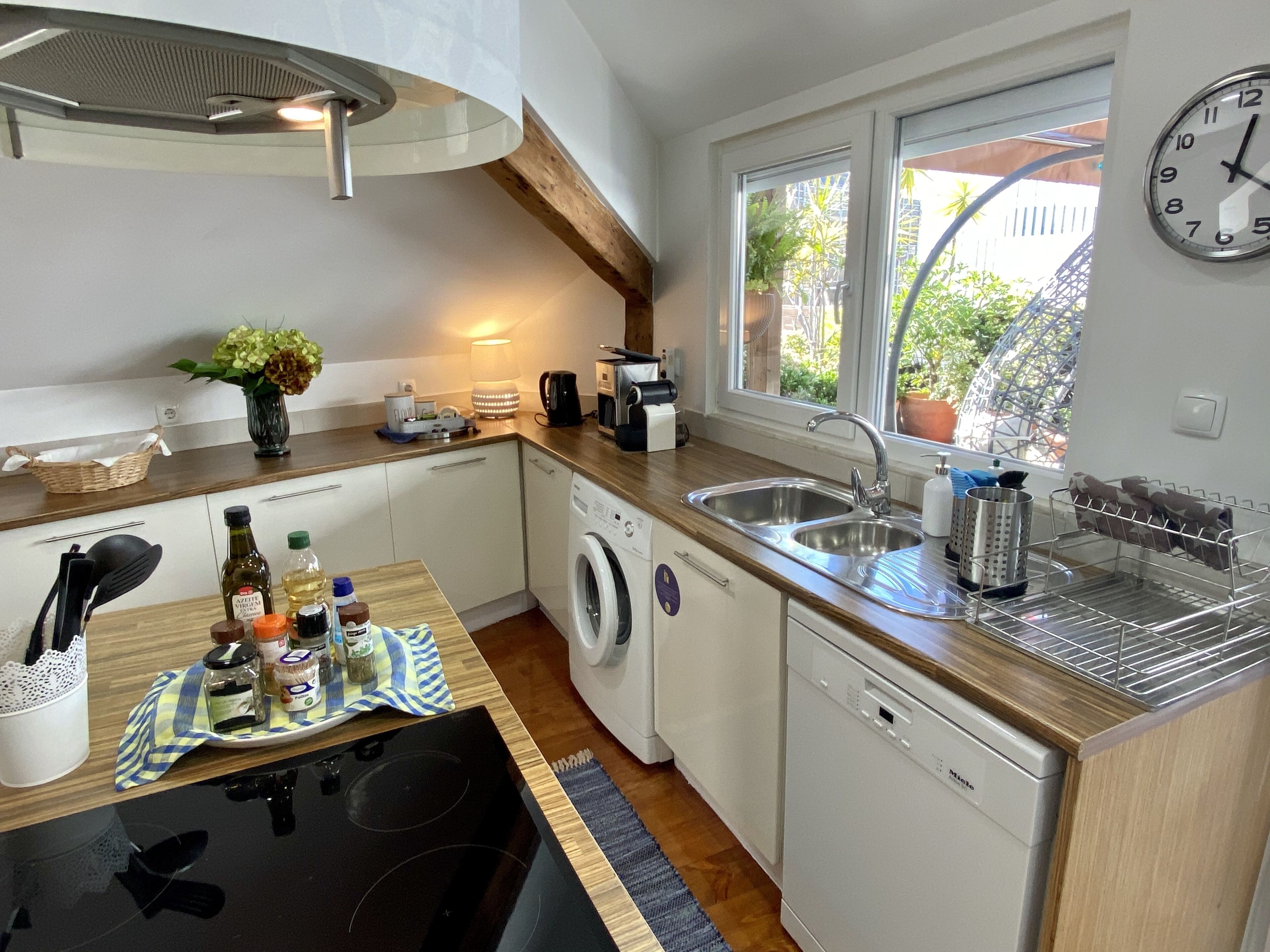 Appartamento Premium, 1 camera da letto, terrazzo (Studio 9 Rooftop + Terrace) | Cucina privata | Frigorifero, microonde, forno, piano cottura