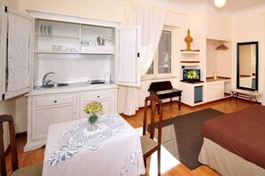 1 bedroom, in-room safe, iron/ironing board, WiFi
