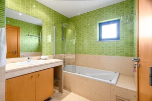 Hair dryer - Albufeira Oura Beach 4BR Villa Marisa (Albufeira)
