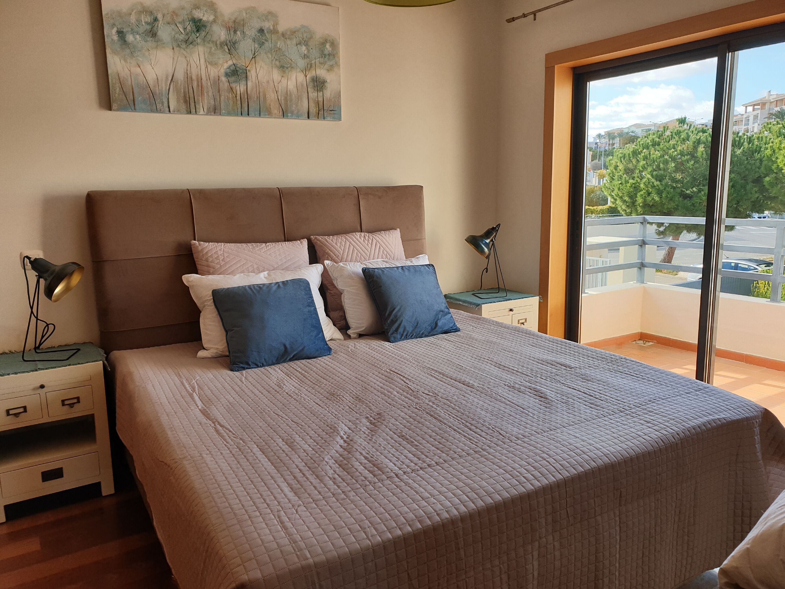 4 bedrooms, iron/ironing board, Internet, bed sheets