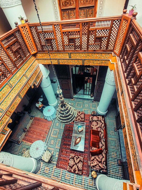 Comfort Room, Non Smoking | Living area | 32-inch TV with cable channels - Ryad Zahrat Fes (Fes)