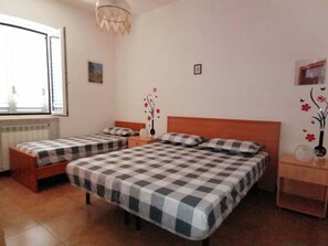 3 bedrooms, iron/ironing board, wheelchair access