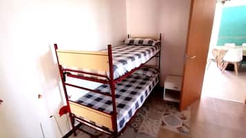 3 chambres, fer et planche Ă repasser