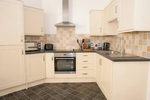 Private kitchen - Comfortable Swindon 1 bedroom Town Centre Apartment, FREE Parking (Swindon)
