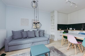 Apartment, Courtyard View | Premium bedding, laptop workspace, blackout drapes, iron/ironing board