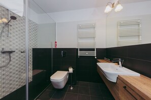 Apartment, Courtyard View | Bathroom | Shower, hair dryer, towels, soap