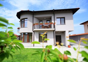 Front of property - Katerina Guest House (Kocherinovo)