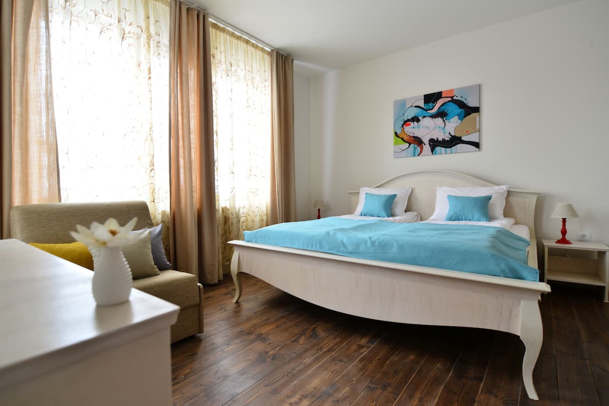 In-room safe, blackout curtains, soundproofing, iron/ironing board