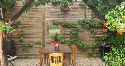 Charmant gßte avec jardin clÎturé, cheminée et nombreux équipements prÚs des stations thermales