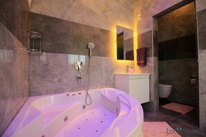 Villa, 2 Bedrooms | Jetted bathtub - Villa Beyaz by Tatilimden (Fethiye)