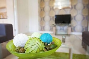 Interior - Comfortable Swindon 3 bedroom Town Centre Apartment with en-suite, FREE Parking (Swindon)