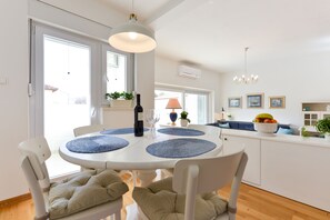 Deluxe Apartment, 2 Bedrooms, Terrace, Garden View (Blue) | In-room dining - Spacious Chic Residence (Zadar)