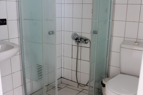 Standard-Doppel- oder -Zweibettzimmer | Badezimmer