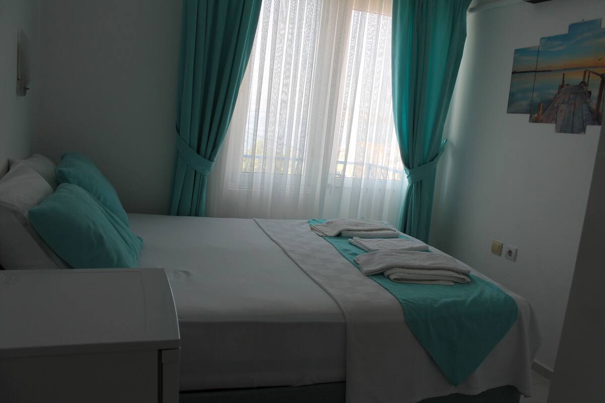 Standard-Doppelzimmer, Meerblick | 1 Schlafzimmer, Bügeleisen/Bügelbrett, kostenloses WLAN, Bettwäsche