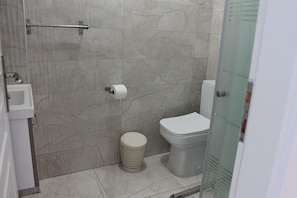Standard Double Room, Sea View | Bathroom