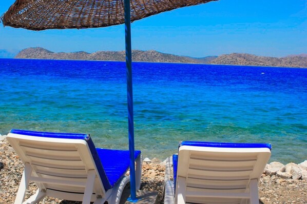 Plage privée à proximité, chaise longue, parasol