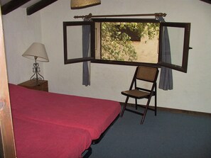 3 quartos, ferros/tábuas de passar roupa, Wi-Fi, roupa de cama