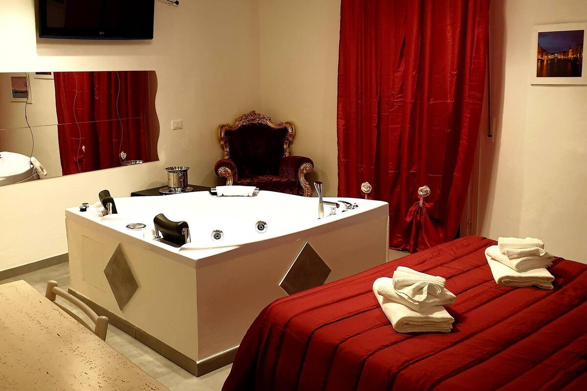 Minibar, blackout curtains, free WiFi, bed sheets