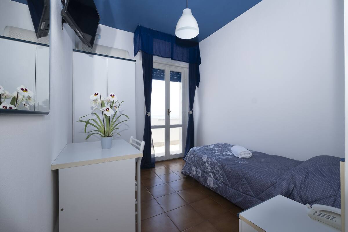 Minibar, blackout curtains, free WiFi, bed sheets