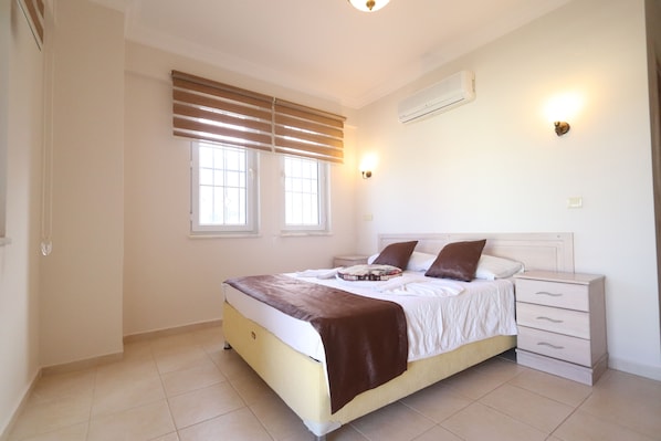 Villa | 4 habitaciones, tabla de planchar con plancha y wifi gratis 