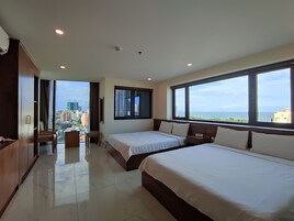 Escritorio, sistema de insonorización, wifi gratis y ropa de cama 