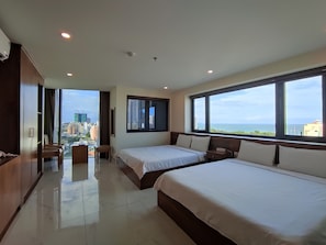 Desk, soundproofing, free WiFi, bed sheets - Hong Hai 2 Hotel (Ho Chi Minh City)