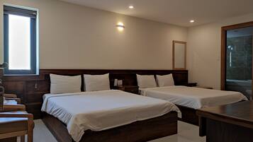 Standard Quadruple Room | Desk, soundproofing, free WiFi, bed sheets