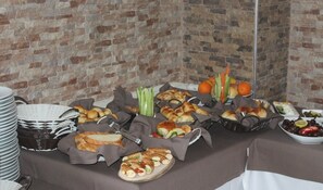 Café da manhã com buffet grátis todos os dias