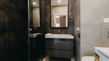 Exclusive Apartment, City View | Bathroom
