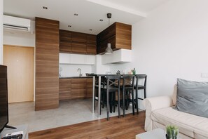 Exclusive Apartment, City View | Private kitchen | Full-sized fridge, oven, stovetop, dishwasher - ShortStayPoland Kolejowa - B10 (Warsaw)