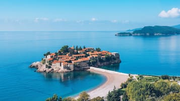 Una spiaggia nelle vicinanze