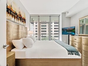 2 slaapkamers, een bureau, een strijkplank/strijkijzer, gratis wifi