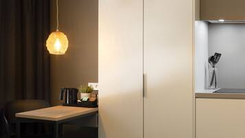 Fridge, microwave, stovetop, coffee/tea maker