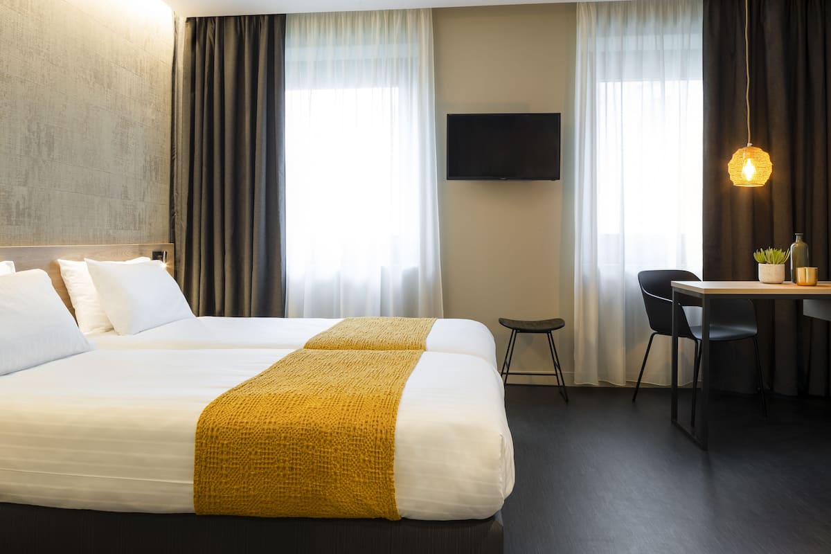 Junior Twin Lodge | Premium bedding, individually decorated, individually furnished, desk