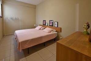 4 chambres, fer et planche à repasser, Wi-Fi, draps fournis