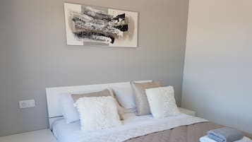 2 makuuhuonetta, silitysrauta/-lauta, ilmainen Wi-Fi, vuodevaatteet