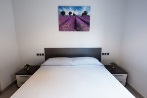 2 chambres, fer et planche à repasser, Wi-Fi, draps fournis