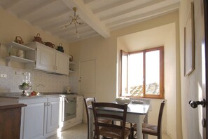 Fridge, oven, coffee/tea maker, toaster