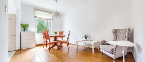 Apartment (Swietojanska 83/4) | 1 bedroom, laptop workspace, iron/ironing board, bed sheets