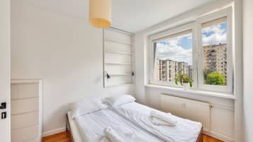 1 habitación y espacio para trabajar con laptop