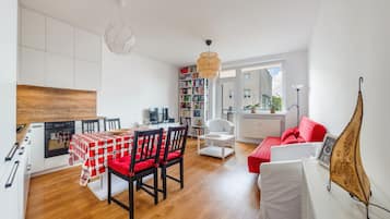 Refrigerador, placa de cocina, tetera/pava eléctrica