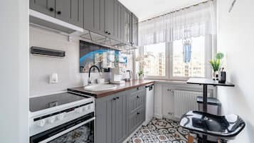 Appartamento (9 – Skwer Kościuszki 17/19C) | Cucina privata | Frigorifero, piano cottura, bollitore elettrico