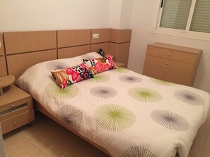 2 bedrooms, iron/ironing board, wheelchair access