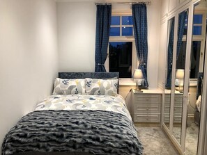 Comfort-talo, näköala puutarhaan | Yksilöllisesti sisustettu, äänieristys, silitysrauta/-lauta