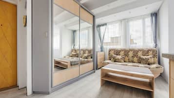 1 habitación y espacio para trabajar con laptop