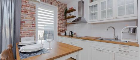 Comfort-Apartment, Blick auf den Innenhof | Eigene Küche